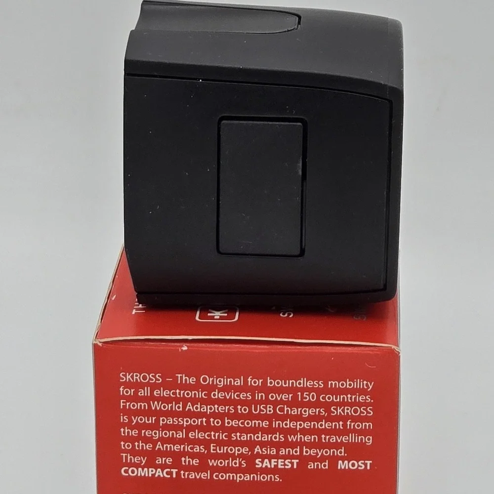 Skross World Adapter Universal Travel Plug Black With Box Asia Version‎